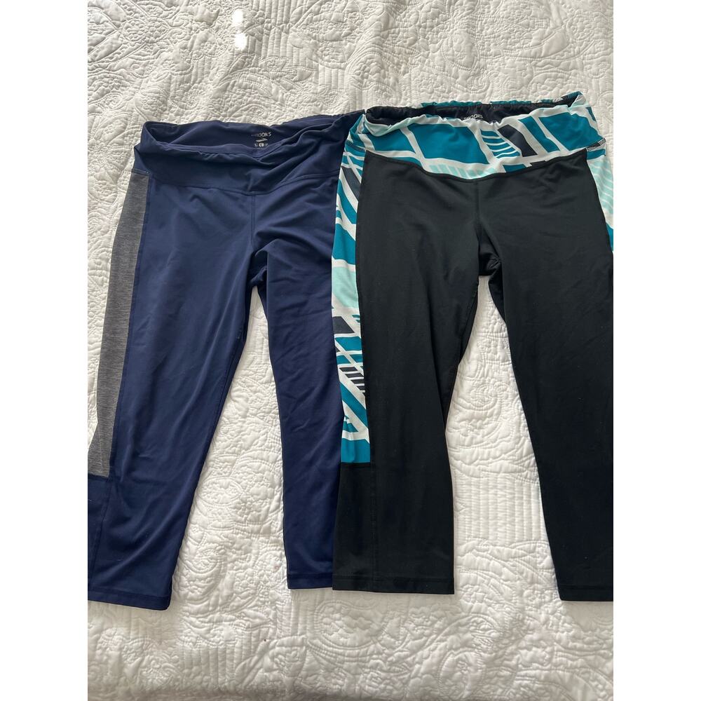 Lot of 2 Brooks 3/4 crop tights. Women’s large